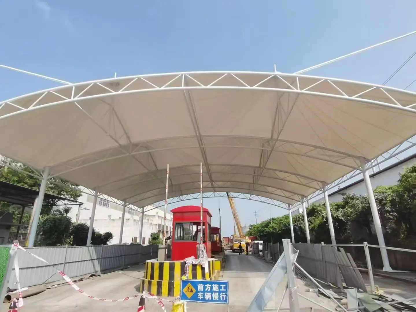 【贵州镇远雨棚】怎么选择【源头工厂】:解决雨棚建造盲目选择的选型标准
